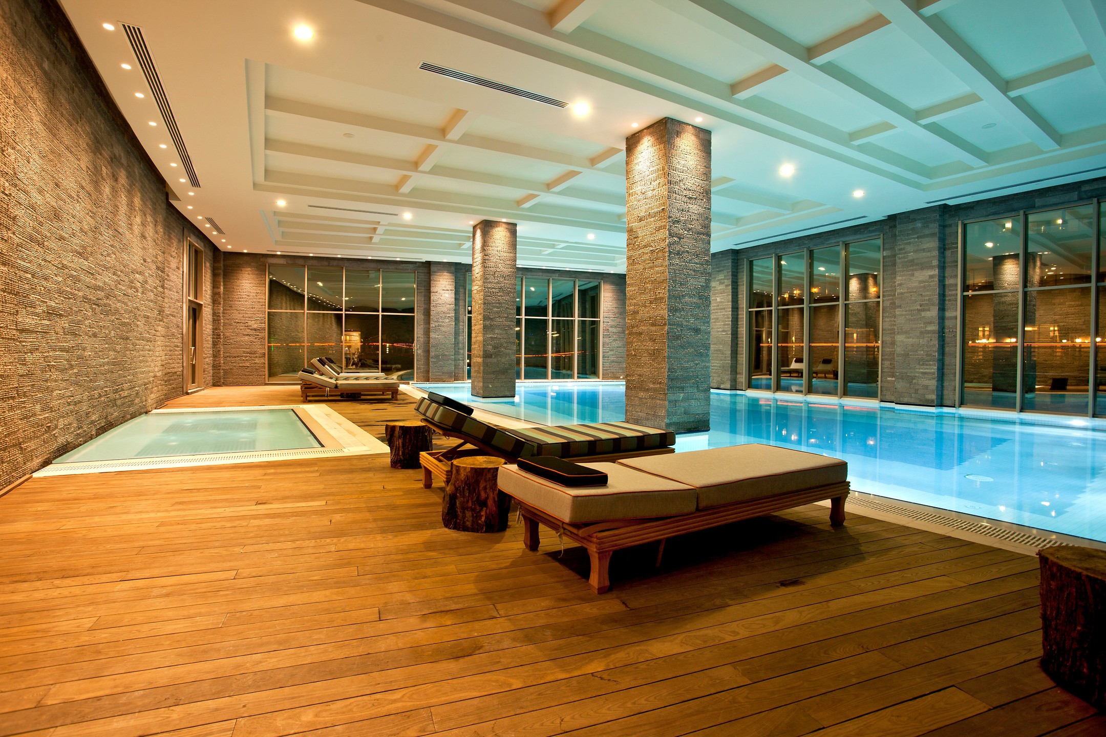 Spa  indoor pool